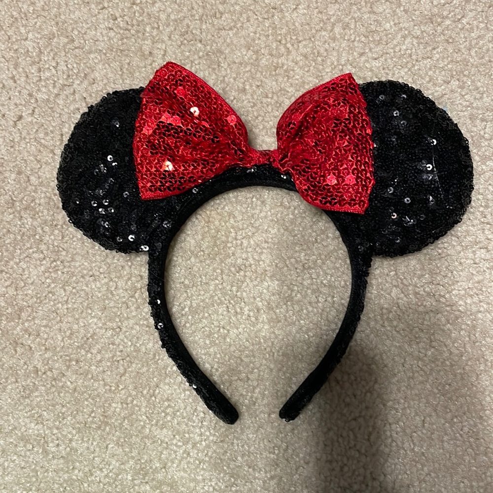 Minnie Mouse ears